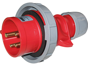 Prise électrique extérieure étanche avec indice IP65, installée en façade pour une utilisation en terrasse ou jardin en toute sécurité