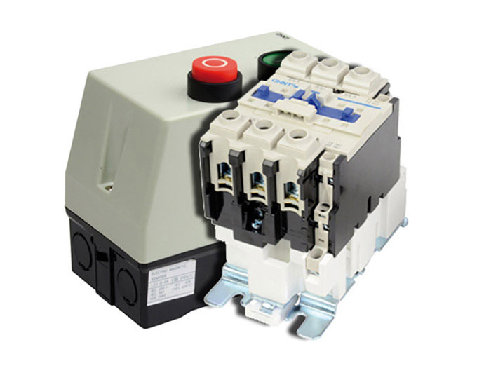 Contacteur moteur tripolaire 9A 4kW 230V Avec coffret IP55